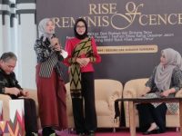 ‘Rise of Reminiscence’: Upaya Pemprov Jatim Angkat Pamor Tenun lewat Gelaran East Java Fashion Harmony